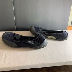 Keen Roatan Slip On Water Shoes Ballet Flats W Size 7 Black Neoprene Cross Strap